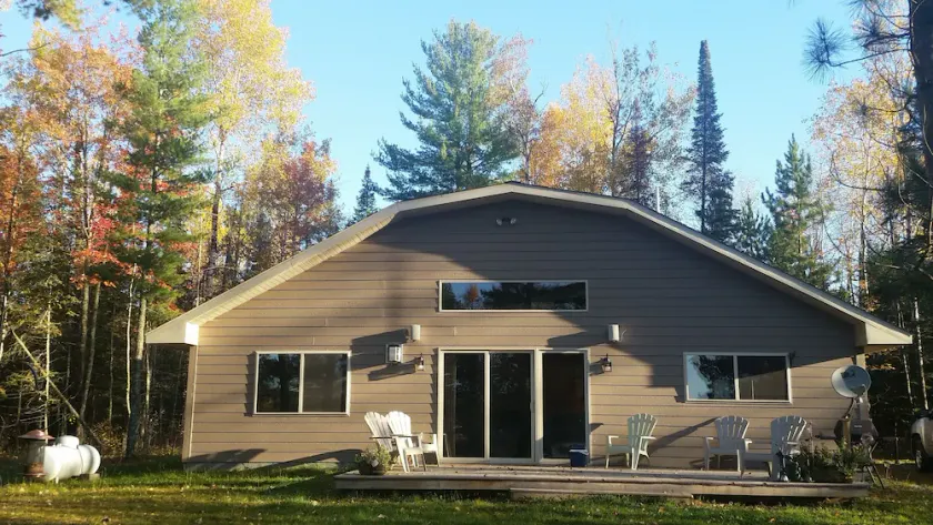 Lakeside bliss and serenity in the Northwoods - Image 1
