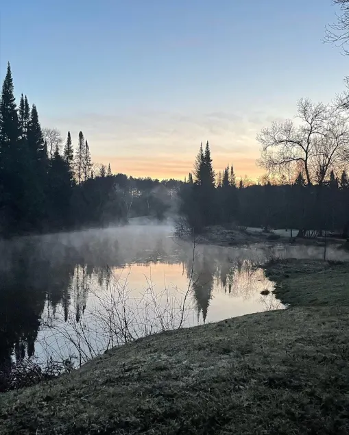 Luxury Four Season Riverside Cabin - Image 1