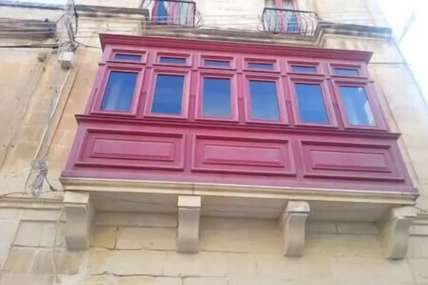 Sliema balcony flat AC - Image 1