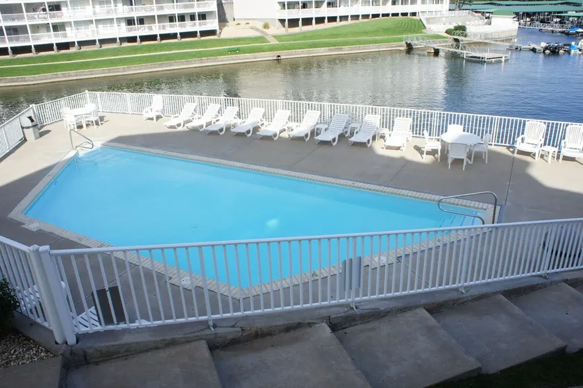 Parkview Bay 3 Schlafzimmer, 1. Stock, mit Blick auf Pool, am See, FREE WIFI - Image 1
