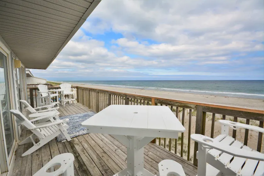 Oceanfront 3BR Queen's Grant Condo - Image 1