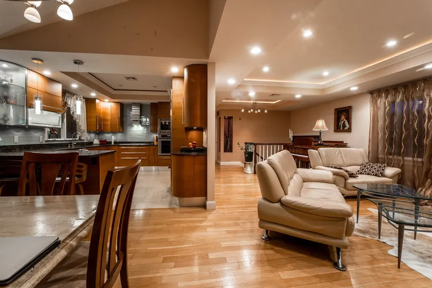 3BR, 4Bath Dream Home: sauna, hot tub, pool. Explore Boston in Style! (STR-26-3) - Image 1