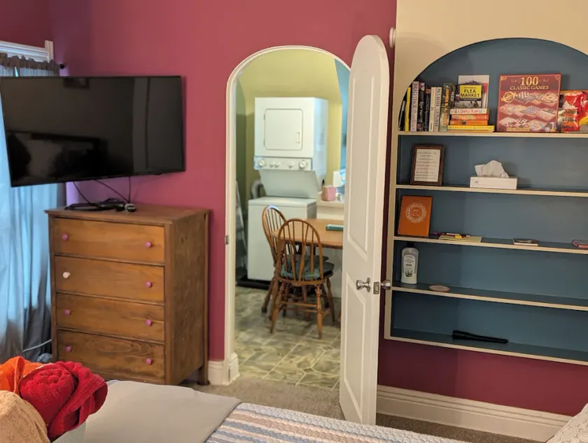FULLY furnished, clean, cozy ,1 Bedroom Duplex in Downtown Monroe, MI - Image 1