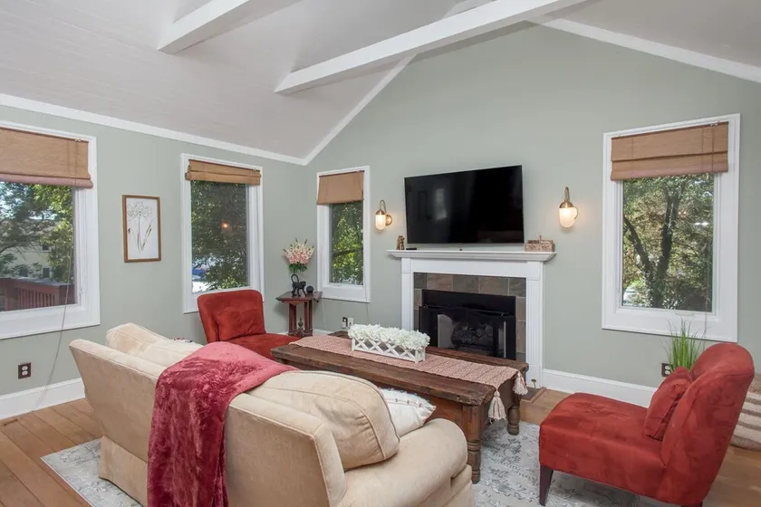 Charming Updated 3 Bedroom Home Near Downtown - Image 1