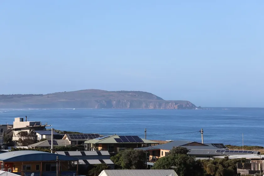 Ocean 2 Bay Views Beach House - with free Wi-Fi - Image 1