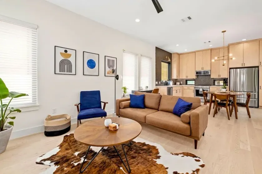 Full Modern Home - Quiet Oasis Close to Downtown w/ Private Yard, 1 Car Garage - Image 1