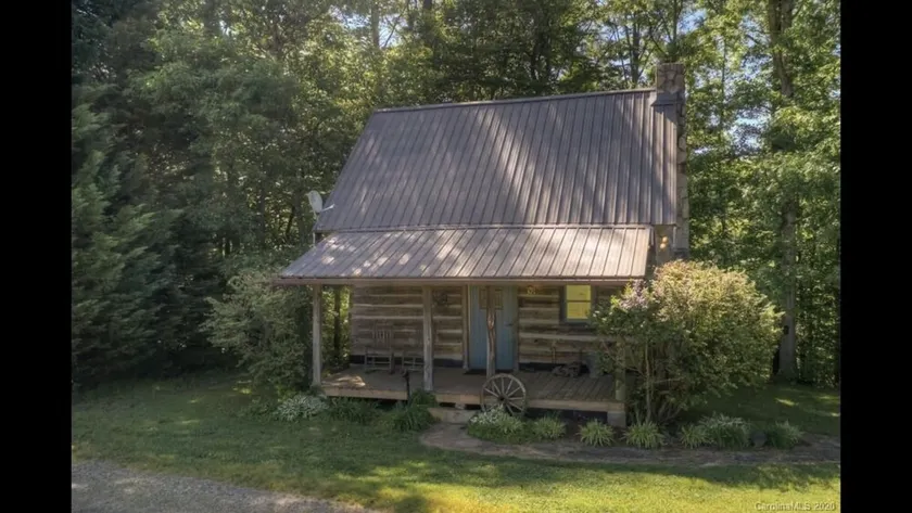 Sunset Cottage at The Adams Family Farm - Image 1
