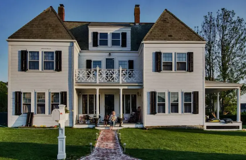 Newport - Exclusive Renfrew Park Beach House Waterview Apartment, Central A/C - Image 1