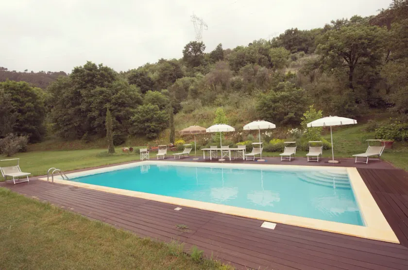 The Valley Farmhouse: Dimora tipica con piscina completamente immersa nel verde - Image 1