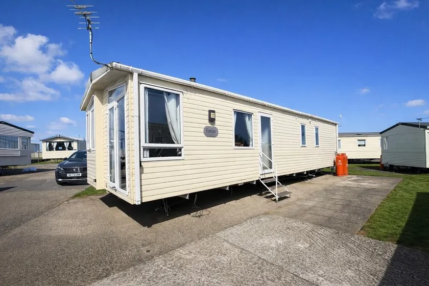 Modern 6 Berth Caravan At Sand Le Mere Park, Yorkshire Ref 71002D - Image 1