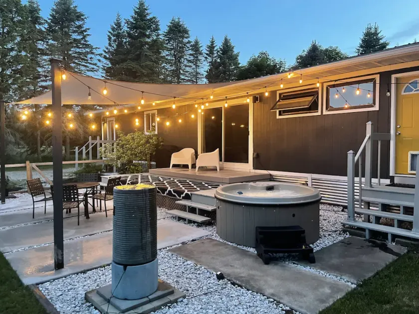 Mid Century Bungalow with a hot tub -15 miles to the heart of Traverse City - Image 1