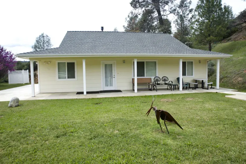 Yosemite Country Cottage est propre ~ privé ~ calme - Image 1