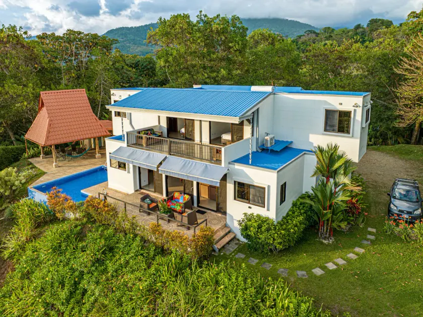 Affordable, Breathtaking Luxury! Private yet Close to Everything - Image 1