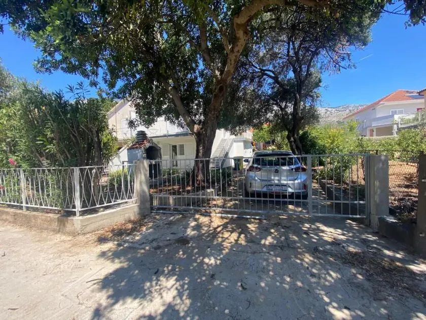 3 bedroom villa, sea 5 minutes walk, private parking & garden, quiet location - Image 1