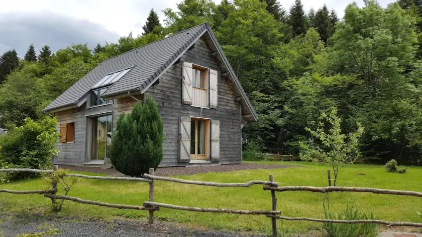 Chalet de charme tout confort à 15min des pistes, 300m du lac, commerces à 5min - Image 1
