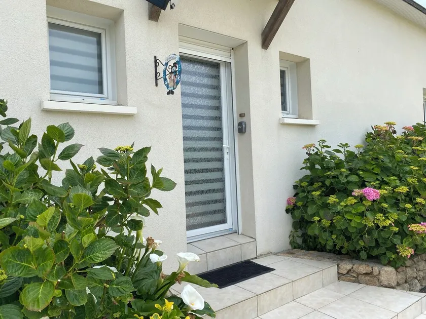 House close to the beach - Image 1