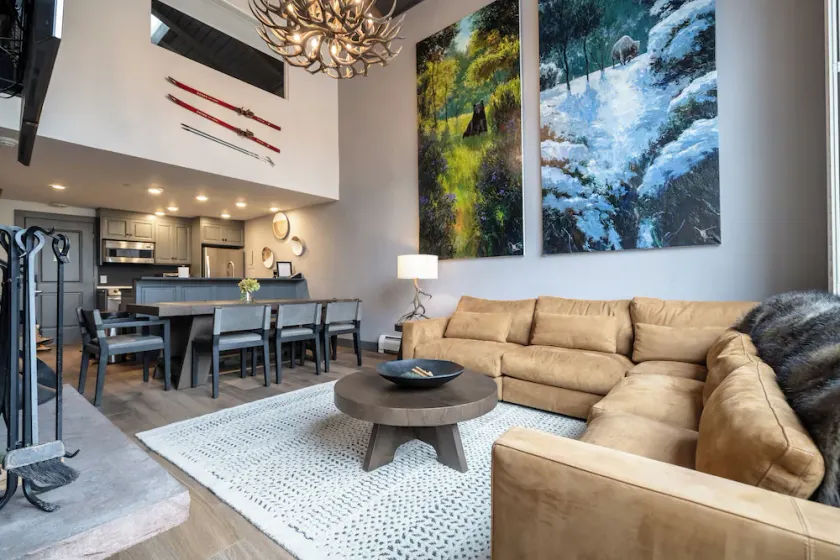 Luxury 2-level Alpine Abode w/ hot tub + sauna access, very close to Gondola One - Image 1