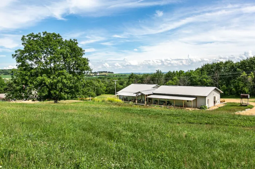 Country location. The quiet and solitude you are looking for is here. - Image 1