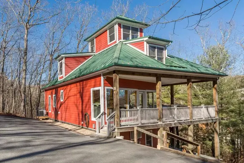 Unique Massanutten Lodge, Hot Tub, Game Room w/foosball and Gorgeous Views!! - Image 1