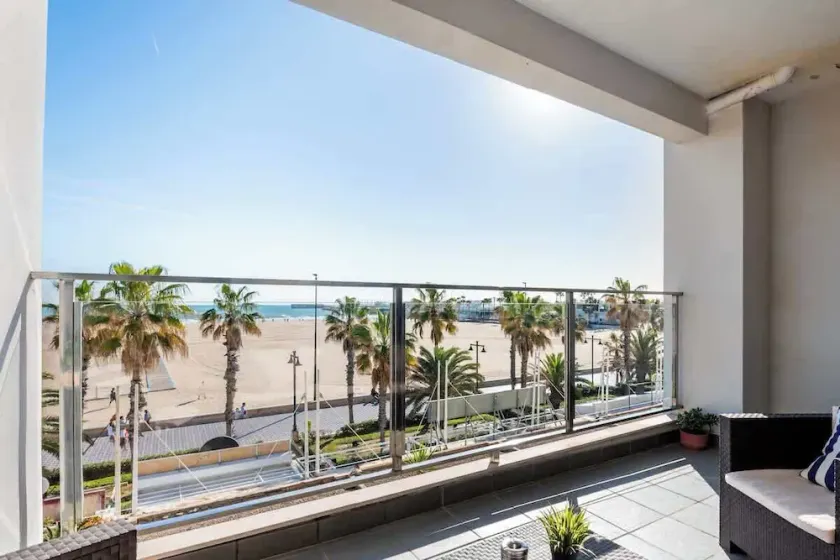 Modern flat with sea views in Valencia. - Image 1