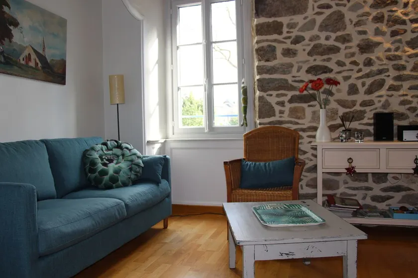In una casa padronale con parcheggio, vicino al mare, al mercato e al centro città - Image 1