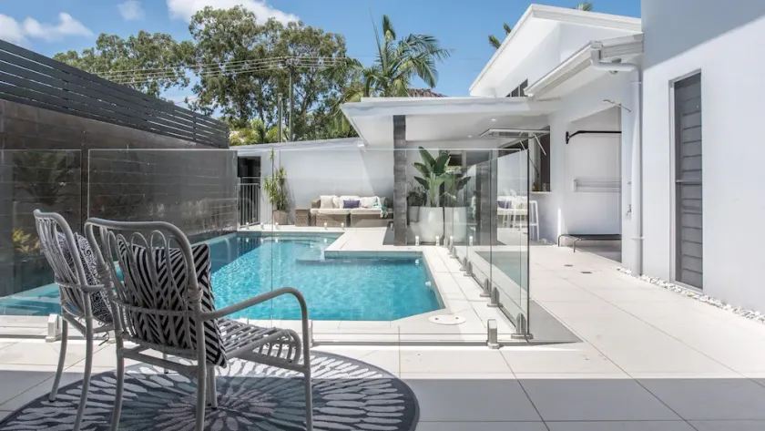 Privat Beach House, gåafstand til butikker og caféer, tæt på Noosa River - Image 1