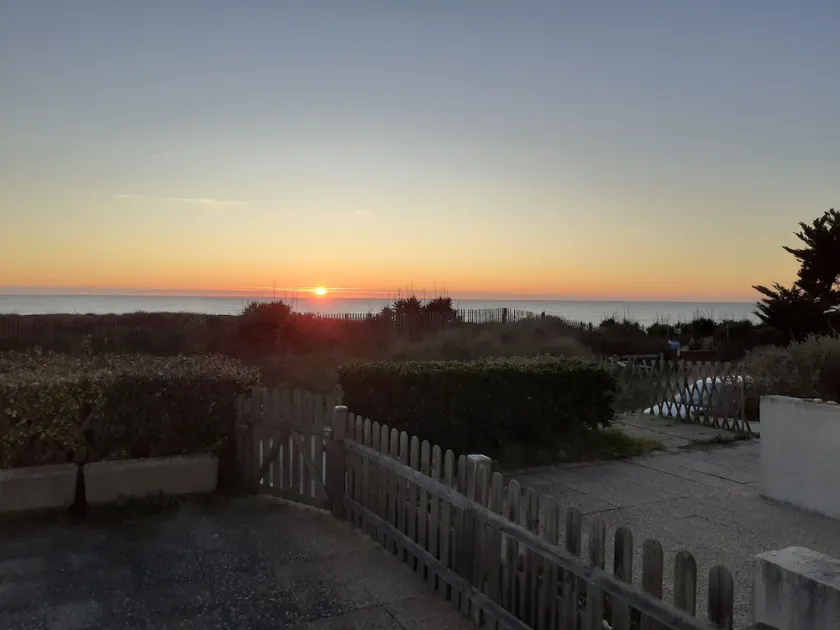 Maisonette with terrace 20 metres from the beach - Image 1