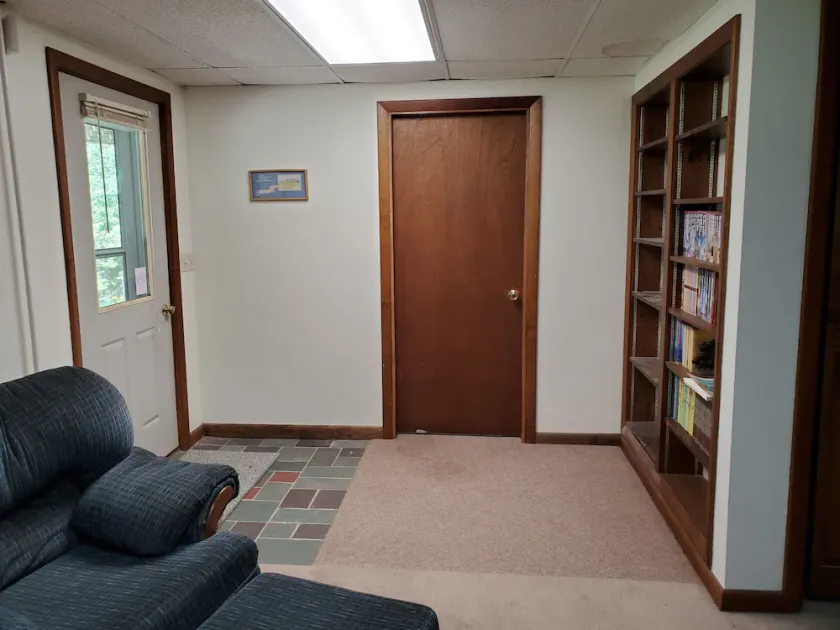 Lake front 2 bedroom apartment located on Unity Pond. Great  for Bass fishing. - Image 1