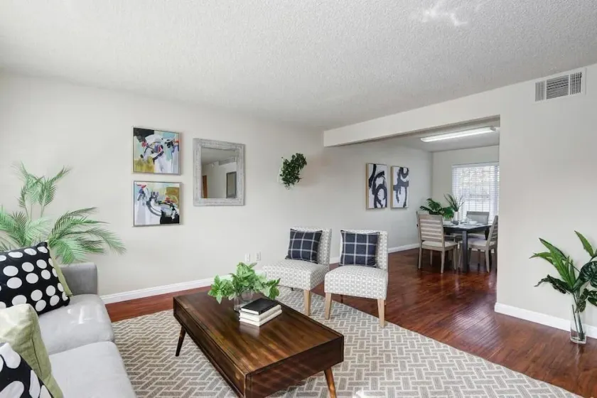 Looking for a vacation? Here you Go! Terrific Family Home with 4 Spacious Bed!! - Image 1