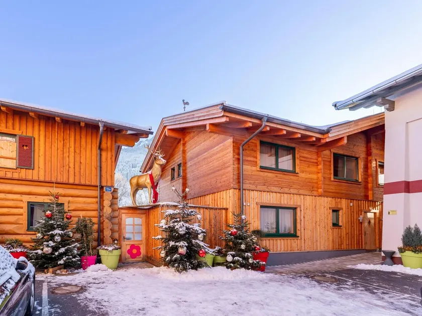 Group house with sauna in the heart of Kaprun - Image 1