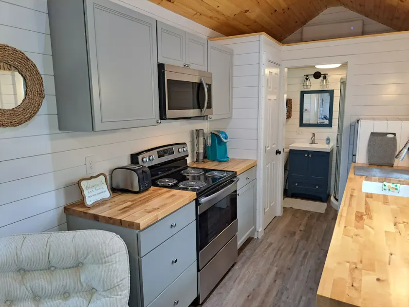 Experience Romance and Relaxation in Our Charming Tiny House on Lake Champlain - Image 1