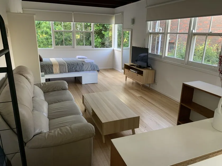 Amazing location across the road from Mount Martha South Beach Check in 10am - Image 1