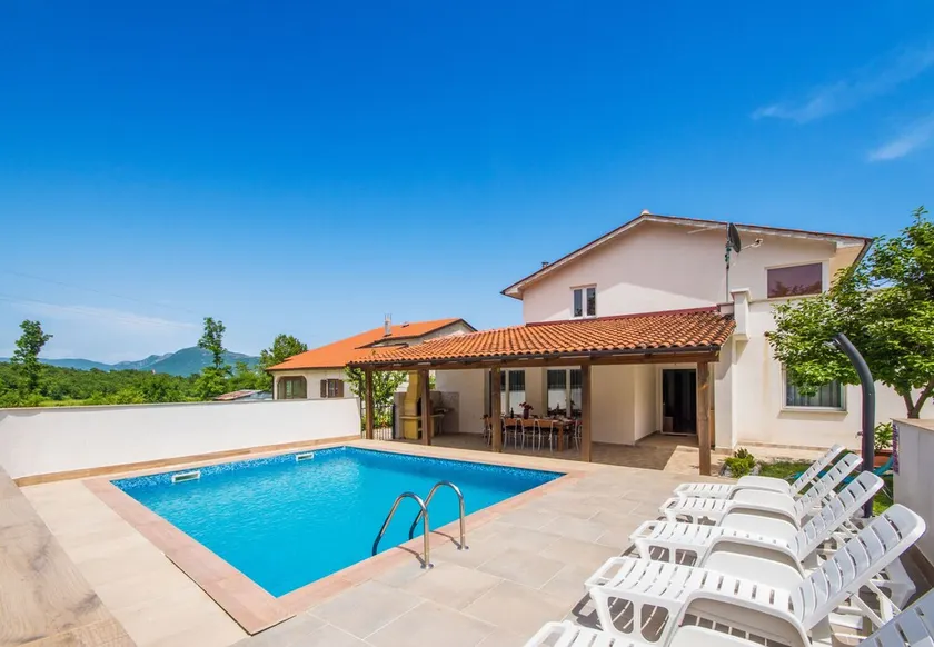 Komplett eingezäunte Privatpool-Villa - Image 1