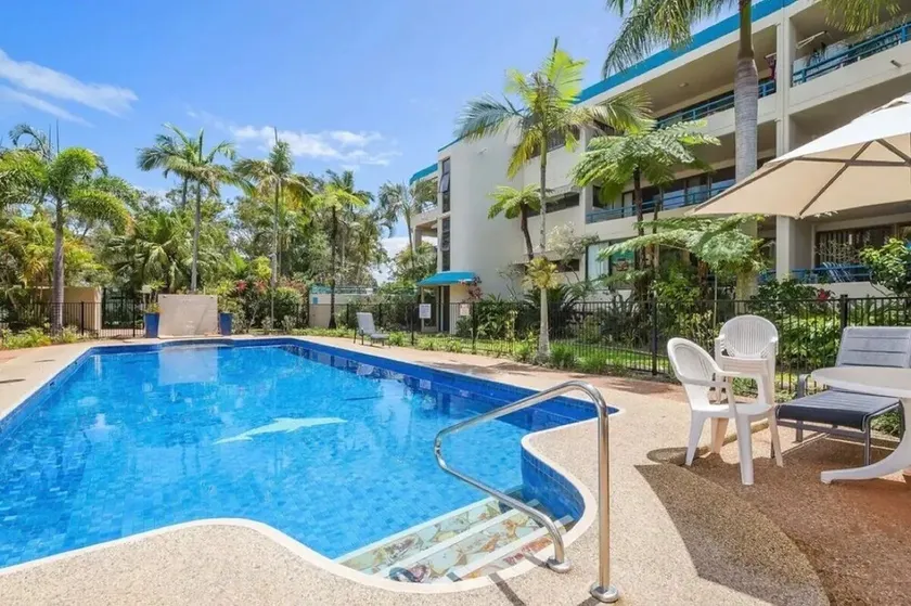 Unit in the best location of Bribie, walking distance to everything!! - Image 1