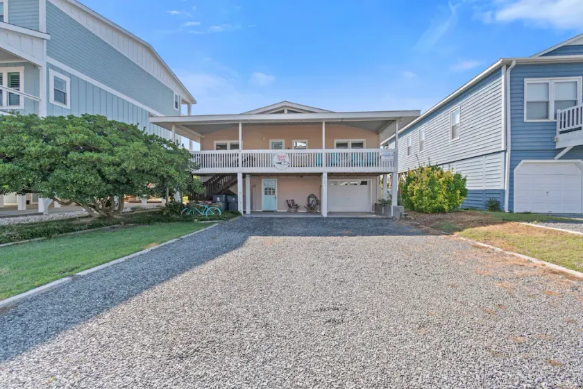 Prenez le temps de votre vie à \"Beach Nuts\"!  Cette 5 chambres, 3 salles de bain Belle Oceanfront Home offre une vue imprenable sur Holden Beach et 14 personnes! - Image 1