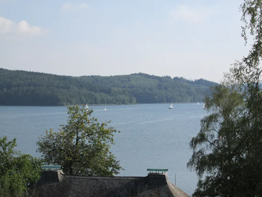 com piscina e vista para o Sorpesee - Image 1