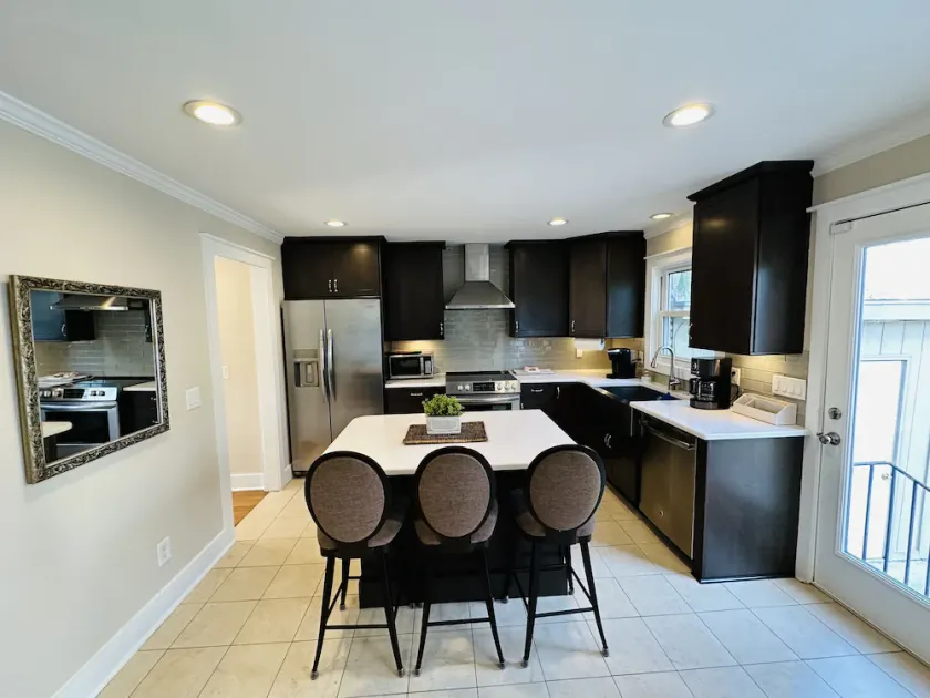 Southern Charm Retreat _ Cozy 3BR Near Shem Creek, Beaches & Charleston - Image 1