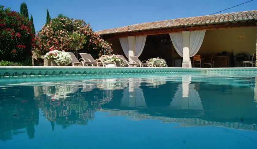 LE MOULIN VIEUX ****, autentisk provencalsk bondegård med opvarmet swimmingpool - Image 1