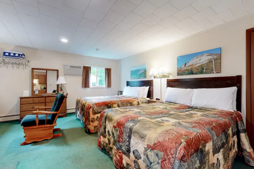 Charming and causal motel in a great location with shared resort amenities - Image 1