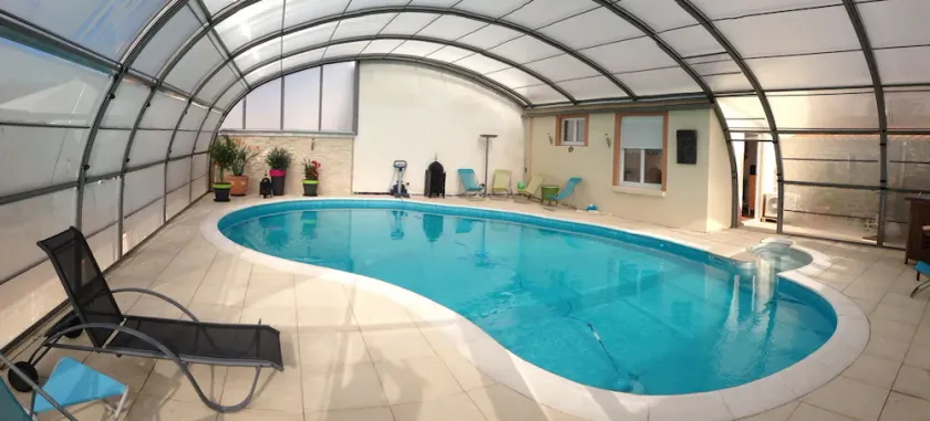 Komfortabelt landsted med stor indendørs pool - Image 1