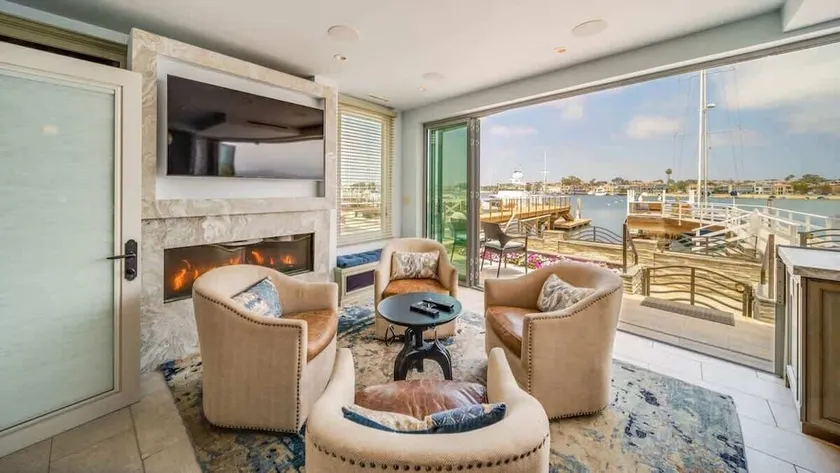 Bayfront duplex unit with views and Hot Tub - Image 1