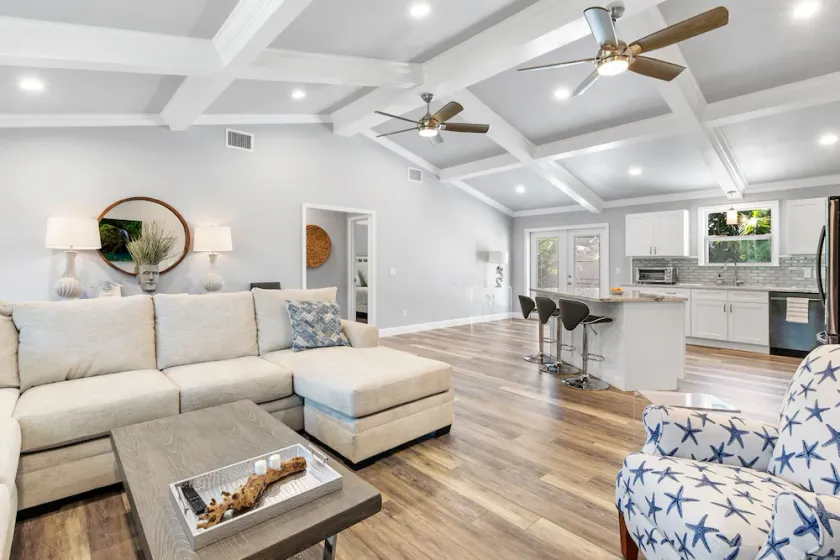 New Construction- Hot Tub - 1.3m to Beach, 2 KING Beds. - Image 1