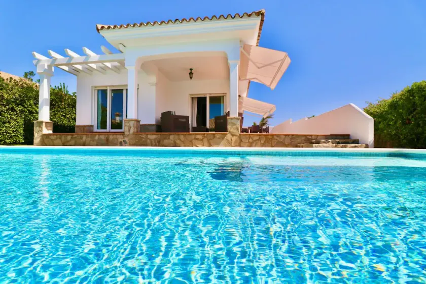 Sea view holiday home with garden and private pool on the sandy beach in Roche - Image 1