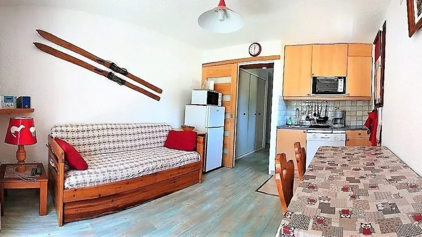 3-room apartment 31m2 bright, pleasant, ideally located, on the slopes, south-facing  - Image 1