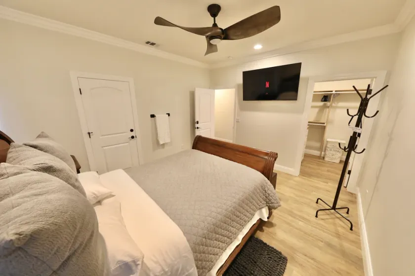 Luxury Suite \"C\" - Image 1