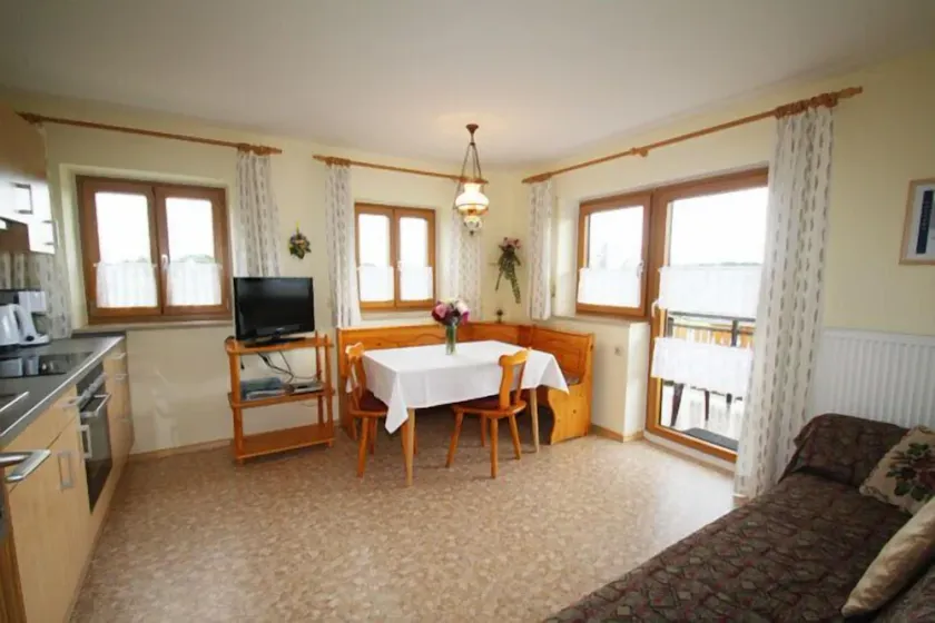 Ferienwohnung Staufen, 50 qm, 2 Schlafzimmer, 4 Personen, Nichtraucher, Balkon mit Bergblick, Obergeschoß - Image 1
