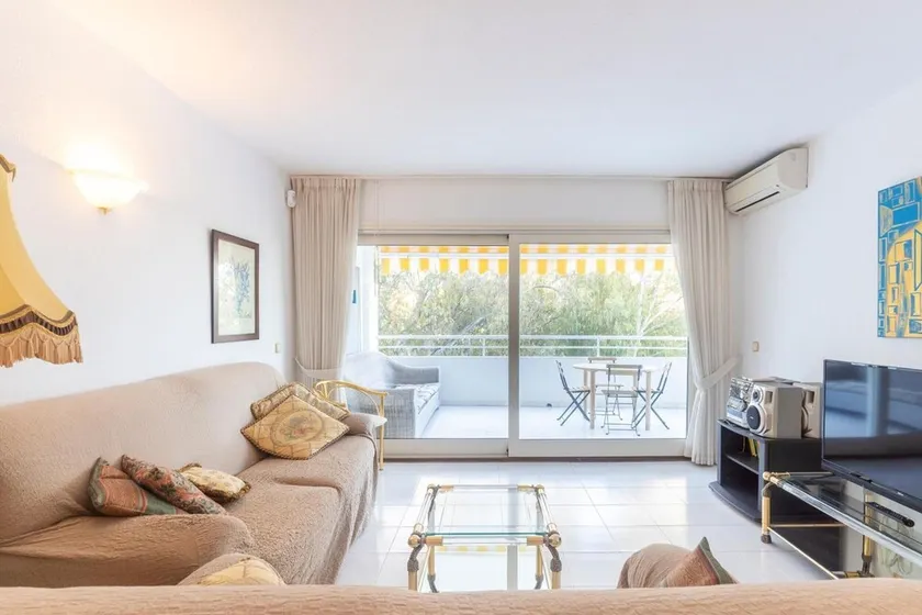Appartement Nordic Royal Club avec vue sur mer, piscine partagée et climatisation - Image 1