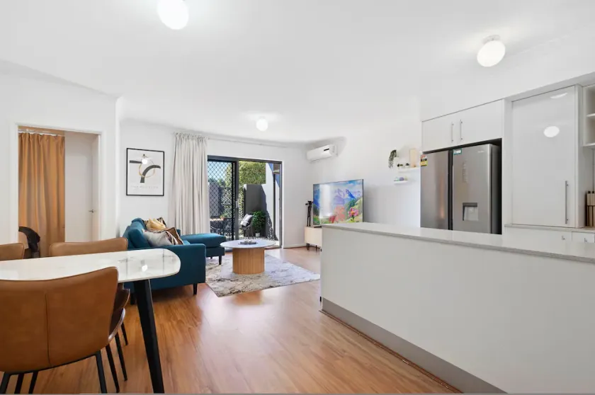 Perfect Location 2BR 1bth - Beckenham - Image 1