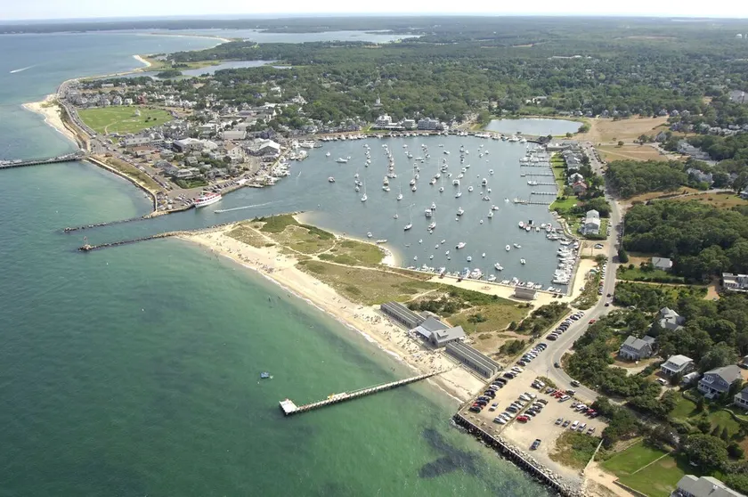 Cape Style Home in Oak Bluffs, Walk to Town, 4 Bedrooms/3 Full Baths A/C - Image 1