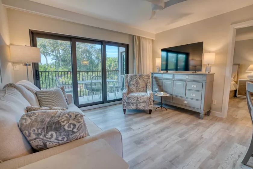 Park Shore, 2 Kings, Pool, Restaurant, Tennis, 5 Minute Drive to the Beach, - Image 1